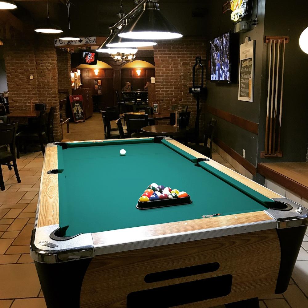 公园镇西翼酒店 萨斯卡通 外观 照片